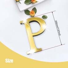 金色字母 A-Z 墙贴 - 单个字母高度 10cm/15cm/20cm，亚克力镜面材质，带 1cm 厚泡沫背衬。双层设计带来更佳的 3D 立体效果；单层设计外观更简洁。自带背胶，可粘贴于墙面或玻璃上。