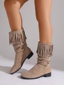 1 双加大码圆头褶皱中筒靴，平底一脚蹬，卡其色流苏优雅时尚靴子，适合秋冬