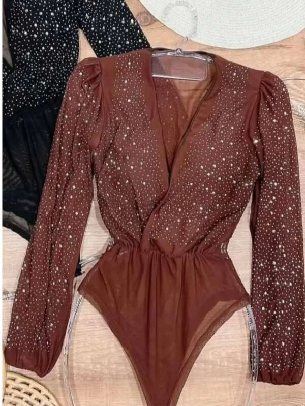 Body Feminino de Tule com Aplicações em Pedraria Manga Flare Bojo e Decote