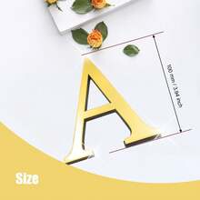 金色字母 A-Z 墙贴 - 单个字母高度 10cm/15cm/20cm，亚克力镜面材质，带 1cm 厚泡沫背衬。双层设计带来更佳的 3D 立体效果；单层设计外观更简洁。自带背胶，可粘贴于墙面或玻璃上。