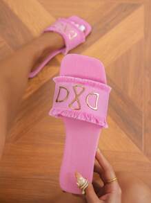 Sandalias planas para adolescentes y niñas, ligeras y antideslizantes con diseño de flor, puntera cuadrada en PU resistente al desgaste, estilo estudiantil, popular en Europa y América para vacaciones en la playa, primavera y verano