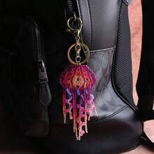Enchanting Jellyfish Tassel Keychain – Handmade Beaded Bag Charm - Màu Hồng Tươi - Xem 9