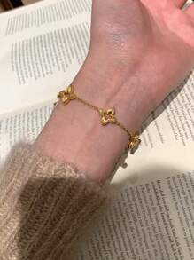 1pc Vintage Hollow Clover Bracelet, Women Fashion Elegant Luxury Niche Design High-End Exquisite Handcrafted Accessory, Suitable For Daily Wear, Valentine's Day Gift