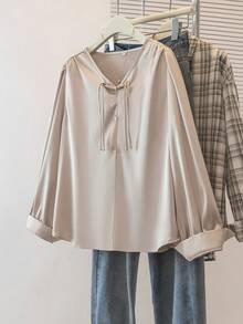 YUXIN 女士春夏新款中国风V领系带衬衫，亮面面料和纽扣设计，优雅修身，适合通勤和约会 - 卡其色 - 查看 8