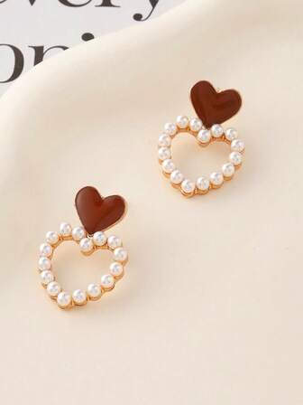 一对时尚 S925 纯银仿珍珠心形耳钉，时尚设计，适合女性日常、约会、派对佩戴