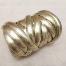 500克1件金属质感纱线，钩针编织纱线，用于钩编包，手提包，篮子，地毯，手工DIY编织包，手工编织线篮子，毛毯，地毯，巨型纱线，发光闪亮颜色仿金属皮革纱线