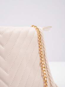 Schultertasche mit geflochtenem Rand