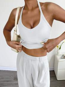 Top sin espalda de punto con cuello halter en color blanco para looks chic de verano