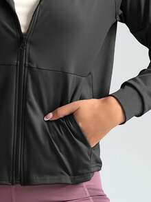 Soyun 女士宽松连帽外套，适合户外活动、旅行、休闲穿着、聚会、办公室、健身房等场合。 - 黑色 - 查看 6