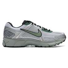 Nike Men's Casual Shoes VOMERO 5 Lightweight Comfortable Sneakers, Daily Low-Top Travel Shoes IM3372-030 - Gray/Green - View 2