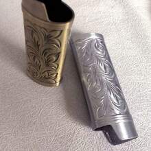 HUMWE 2 Pack Vintage Metal Lighter Case Cover Front Arabesque Engraving Reusable Lighter Sleeve For Bic J6 Regular Lighters (Style1-Bronze) - Style2-bronze&silver - 查看 4