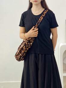 大容量豹纹单肩包，女士斜挎包，休闲多用途手提包，拉链开合，面料柔软，轻便可折叠，适合工作、学习、旅行 - 巧克力棕 - 查看 10