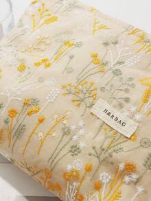 1 PC Beige Embroidered Clutch Bag Portable And High-End Back To School In Bulk Make Up Bag,Fashionable And Casual Large Capacity Portable Zipper Makeup Bags,Travel And Vacation Essentials Cosmetic Bags For Sanitary Napkins,Wired Earphones,Earpods,Headphones,Charger,Lipsticks,Cosmetics,Skin Care And Beauty Products,Home Decor,For Mom,Women,Nurses,Students,Holiday Gifts,Makeup Pouch,Cosmetic Bag,Travel Essential,Large Capacity,Large Makeup Bag,Christmas Gifts,Pouch,Travel,Gifts For Women Travel Essential,Pouch,Clutch / Small Handbag, Makeup Organizer,Makeup Organize,Pouch,Brush Holder,Mini Pouch,Large Capacity Pouch,Gifts For Women,Christmas Gifts,Gift Ideas For Women