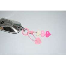 1 件心形汽车钥匙扣，配可爱彩色珍珠，可作为耳机盒、包包等的装饰配件。学校汽车配件哥特 Y2k