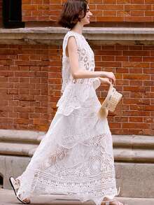 凸纹蕾丝 A 字裙 - 飘逸、休闲、纯色、罩衫腰身、春夏必备 - 女士日常时尚服饰