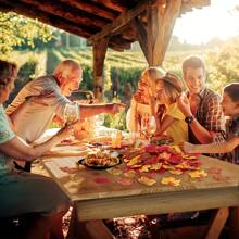 100pcs Bright Artificial Maple Leaves, 5 Autumn Colors, Lifelike Silk Garland, Party Table Decoration, Table Decoration Materials, Creative Celebration Supplies, Lightweight, Easy To Clean And Reusable, Sprinkled On The Table, Floor, Perfect For Halloween Party Decorations And Crafts, Christmas, Birthday Party Decorations Home Decor Halloween Decor Fall Decor Room Decor