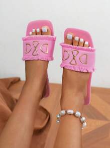 Sandalias planas para adolescentes y niñas, ligeras y antideslizantes con diseño de flor, puntera cuadrada en PU resistente al desgaste, estilo estudiantil, popular en Europa y América para vacaciones en la playa, primavera y verano