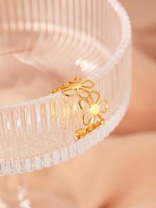 1 件简约时尚个性化不锈钢五瓣花开口戒指，适合女性日常和派对佩戴