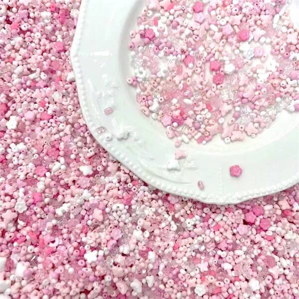 1000 pièces Série mignonne de perles rondes en acrylique multicolores, de 0,3 à 0,9 cm, perles de cacahuète, perles en forme de goutte d'eau, perles de papillon et de fleur de plusieurs types, perles d'espacement, accessoires de bijouterie, cadeaux de bijoux faits main DIY