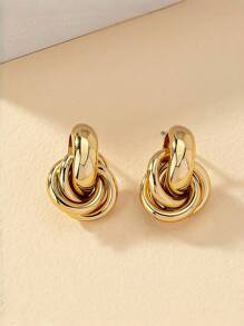 A Pair Of ​Elegant And Geometric Double-Circle Earrings For Women, Featuring A ​Vintage-Inspired Design With ​Personality And ​Retro Charm. These ​Ear Studs Are Perfect For ​Wedding Banquets, Balls, Music Festivals, And Festive Occasions, Combining ​Fashion-Forward Aesthetics With ​Timeless Sophistication To Elevate Any Ensemble.