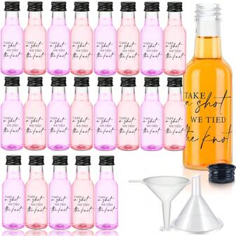24 st/2 st mini-vinflaskor för bröllop, skål för "We're Tied The Knot"! Särskilda gästmuggar, kapacitet 50 ml och 25 ml. Plastmaterial, återanvändbara, med flaskkork och tratt, lämpliga för bröllopsfester, kan innehålla juice, sås, mjölk, kaffe etc. Hållbart plastmaterial, lämpliga för jul, Thanksgiving, Halloween, skolstartstillfällen.