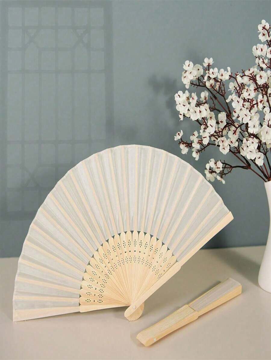 Ventaglio da matrimonio in seta di bambù di 21 cm di colore solido, multicolore, in stile cinese semplice, decorativo, portatile, pieghevole in bambù, a mano, usato per decorazioni di performance.