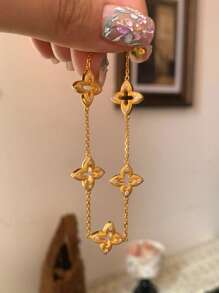 1pc Vintage Hollow Clover Bracelet, Women Fashion Elegant Luxury Niche Design High-End Exquisite Handcrafted Accessory, Suitable For Daily Wear, Valentine's Day Gift