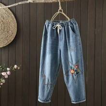 Pantalones cortos vaqueros de estilo casual para mujer con un hermoso patrón de bordado, fáciles de lavar a máquina, adecuados para el verano, jeans casuales con flores bordadas.