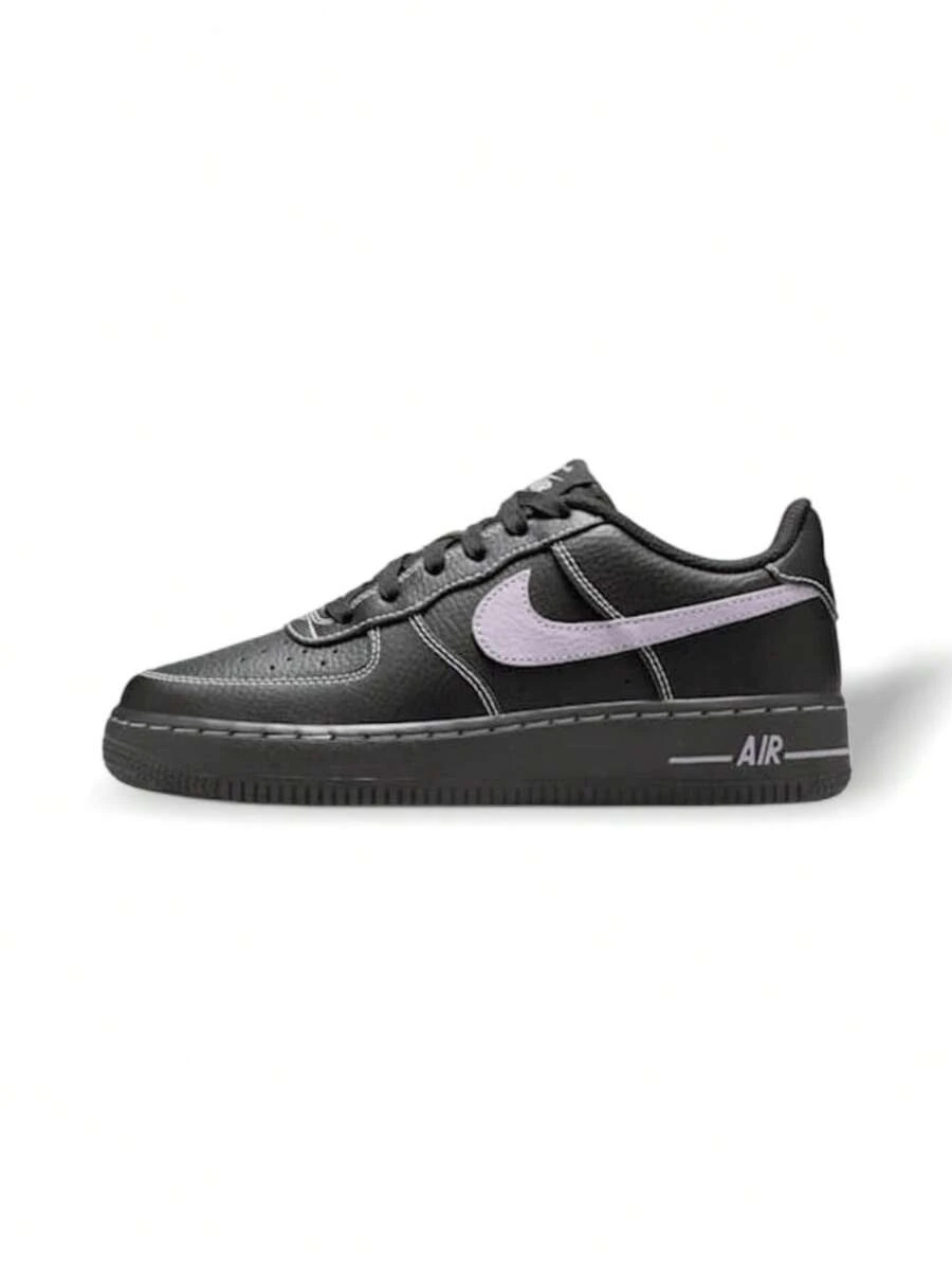 Nike Giày thể thao Air Force 1 cho bé trai, chất liệu da cao cấp, bền, thoải mái, có đệm khí và thiết kế thoáng khí, phù hợp sử dụng hàng ngày và chơi thể thao HJ4563-001 - Đen/Hoa cẩm tú cầu - Xem 1