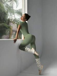 FWH 1. Cute Solid Color Crop Top, Stretchy Fitted Round Neck Sweet Fashionable Versatile Jacket, Elegant High Waist Slim Casual Tummy Control Daily Basic Dancewear Leg Lengthening Butt Lifting Street Running Yoga 2-Piece Set, Spring/Summer - Green - View 5