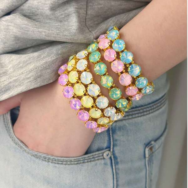 A Hand-Knitted Colorful Rhinestone Stretch Bracelet For Women, With Exquisite Personality, Suitable For Daily Wear.