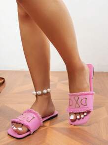 Sandalias planas para adolescentes y niñas, ligeras y antideslizantes con diseño de flor, puntera cuadrada en PU resistente al desgaste, estilo estudiantil, popular en Europa y América para vacaciones en la playa, primavera y verano