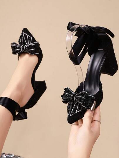 Zapatos de tacón grueso con cordones, decoración de mariposa de strass, estilo hada, versátil, talla grande, adornado con perlas, elegante. Otoño/Invierno 2025