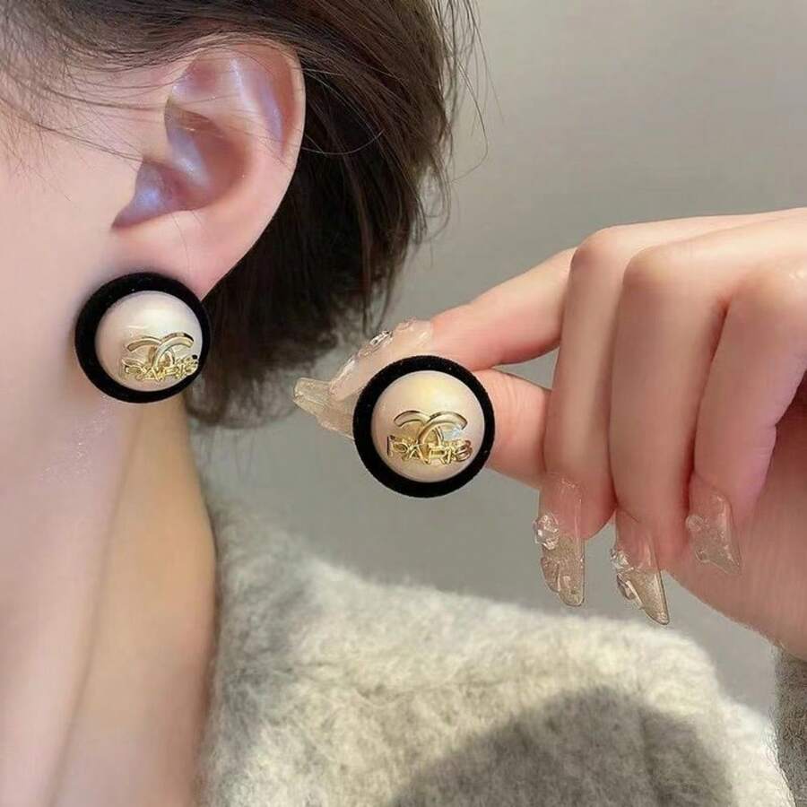 1 件法式天鹅绒优雅仿珍珠耳钉，2025 年新款时尚独特奢华精致女士耳环 - 小香珍珠耳環 - 查看 1