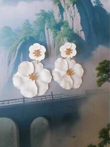 1对时尚新款金属彩绘花卉简约优雅女士耳环，欧美风格花朵耳坠，森林仙子花朵耳环，创意花卉耳环 - 白色 - 查看 3