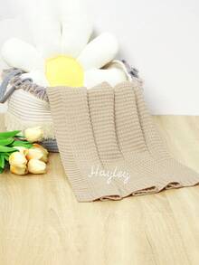 客製化姓名手工刺繡針織毯，個性化字母刺繡包巾，生日禮物裝飾 - 米卡 - 查看 3