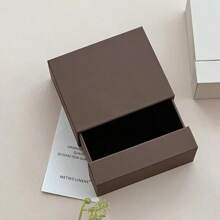 1pc Customized Engraved Jewelry Gift Box - Multiple Colors Available (Black, Brown, Green, Beige), Premium Fabric Lining, Metal Clasp Design, Suitable For Earrings, Rings, Necklaces And Nail Art - Classic Rectangular Style, Personalized Jewelry Box