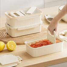 大容量泡菜储存容器，内置切刀 - 防漏 PP 材质密封保鲜盒，翻盖设计适用于韩式泡菜、寿司、洋葱和蔬菜 - 节省空间的厨房储物盒，便携式塑料，耐用设计，备餐必备