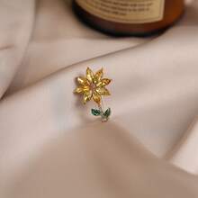 1 件闪亮锌合金向日葵胸针，女士休闲胸针，适合日常佩戴，适合春季、夏季、秋季和冬季背包，适合学校办公室配饰衬衫夹克珠宝圣诞节万圣节衣服别针有趣可爱的教师礼物服装配饰包饰 - 金色 - 查看 1