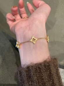 1pc Vintage Hollow Clover Bracelet, Women Fashion Elegant Luxury Niche Design High-End Exquisite Handcrafted Accessory, Suitable For Daily Wear, Valentine's Day Gift