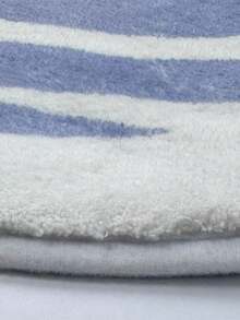 1件可爱鲸鱼造型TPR防滑浴室垫，高吸水性，适用于浴室、客厅、卧室、洗衣房、入口厨房等场所。