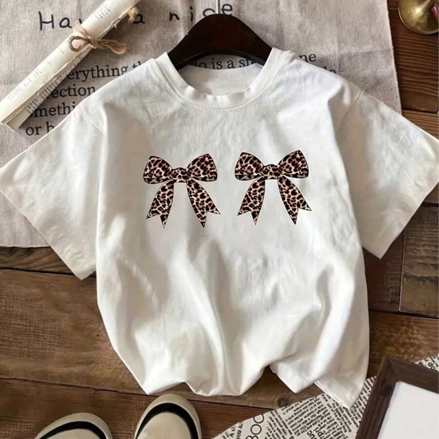 CAMISETA CUELLO REDONDO MANGA CORTA IDEAL PARA TI CON ESTAMPADO DE PAR DE MOÑOS LEOPARDO. - Blanco - Ver 1