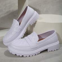 صيحات الربيع/الصيف لأسلوب الكلية لعام 2025، حذاء لوفر جلد بأصبع قدم دائري أبيض مزود بإبزيم سهل الارتداء - أبيض - مشاهدة 6