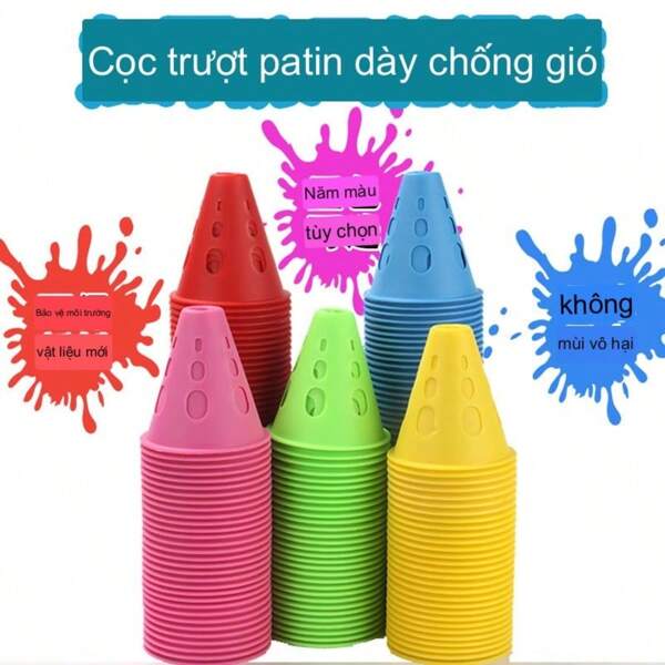 Mini Small Football Logo Bucket, Ice Skating And Roller Skating Props Thickened, Pressure Resistant, Wear-Resistant, Roller Skating Pile Props, Obstacles, Basketball, Football, Track And Field Props (Color Random)