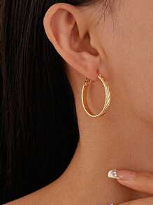 1 par de pendientes elegantes de aro redondo con pliegues para mujeres, adecuados para fiestas y trabajo