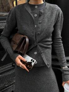 Ensemble cardigan tricoté élégant pour femmes, pull à manches longues de couleur unie et jupe mi-longue deux pièces, polyvalent pour le port casual en automne/hiver - Gris foncé - Voir 5