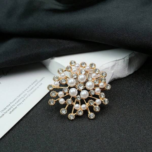 Shiny Retro Zinc Alloy Snowflake Brooch, Hollow Flower Chest Decor, Fashionable & Elegant Women Suit, Sweater, Coat Metal Accessory School