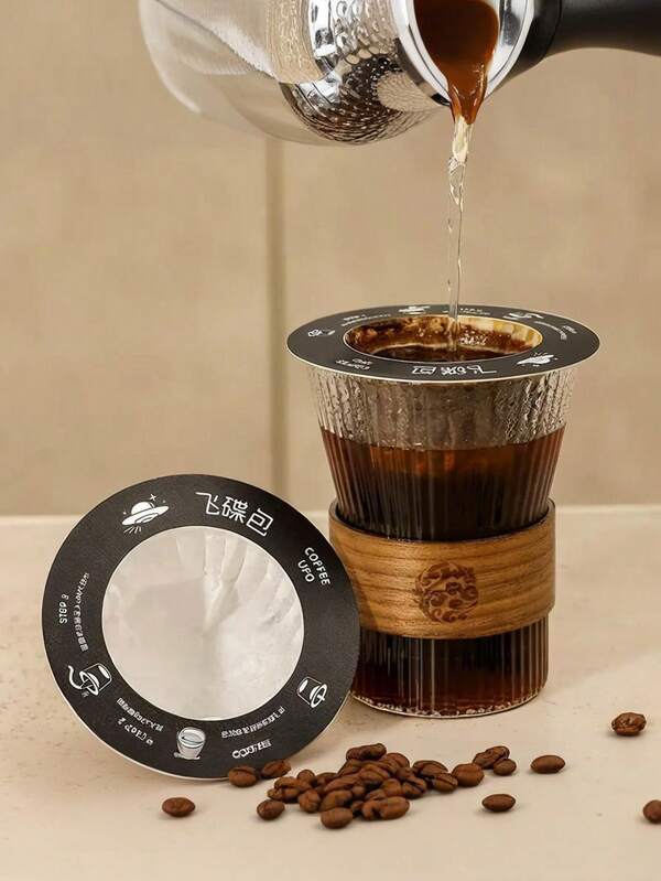 30个便携式咖啡滤纸，手冲咖啡配件，可拆分打包，方便外带。耐高温，不易破碎，坚固的结构确保萃取精准，适用于所有杯型。采用接触式材质，适合露营、办公室和旅行。紧凑的设计节省空间，是旅途中的必备之选。