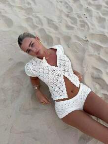 مجموعة قصيرة من قطعتين للنساء رباطية معقودة على الشاطئ، كاردجان قصير مفتوح، شورت ، ملابس صيفية للعطلة - مجموعة قطعتين للنساء، ملابس زي خروج رباطية معقودة مصنوعة من قماش شفاف تناسب الجسم بشكل أنيق