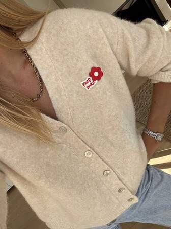 女士V领针织开衫，长袖，柔软休闲简约风格，花卉刺绣装饰，贝壳纽扣设计，秋冬毛衣